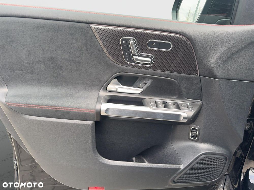 Mercedes-Benz GLB 200 AMG Line 7G-DCT - 17