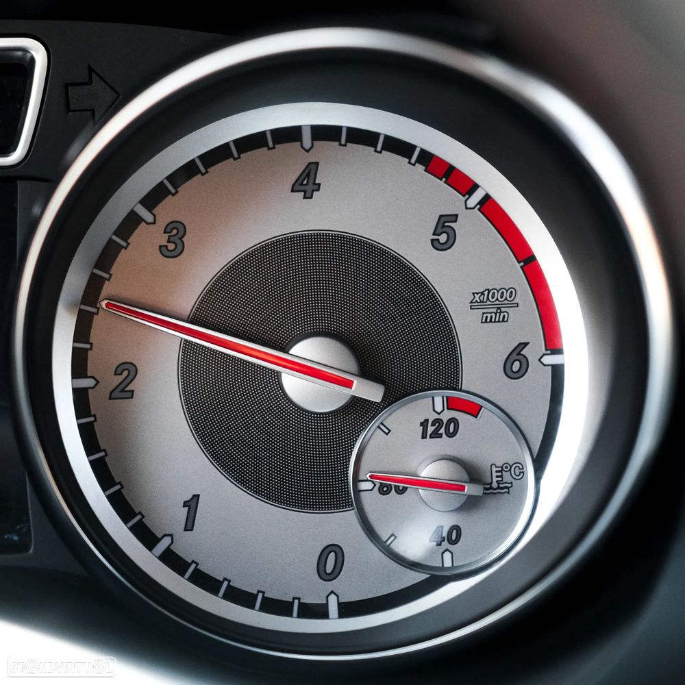 Mercedes-Benz CLA 180 d Shooting Brake AMG Line - 14