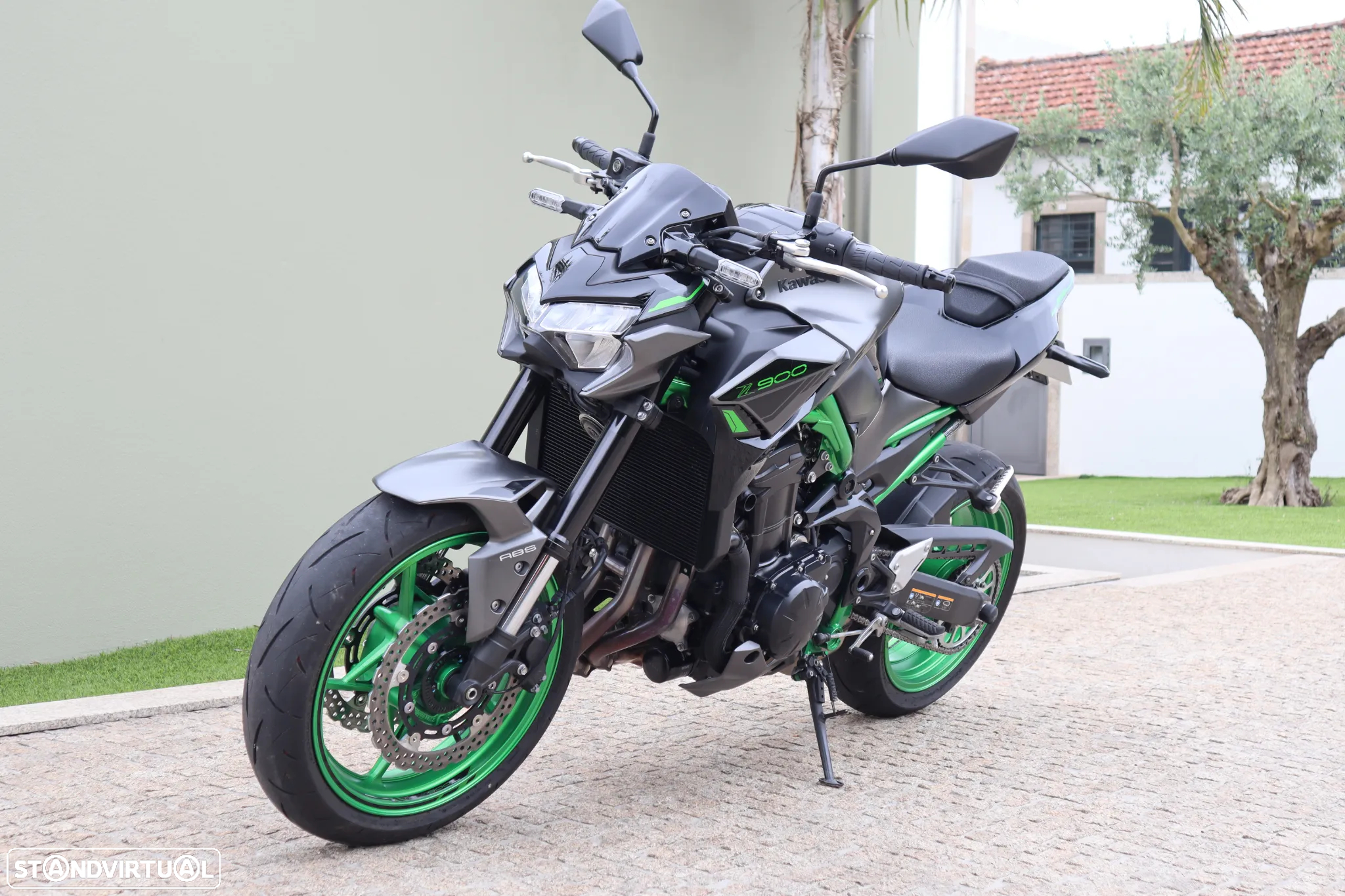 Kawasaki ZR 900F - 2