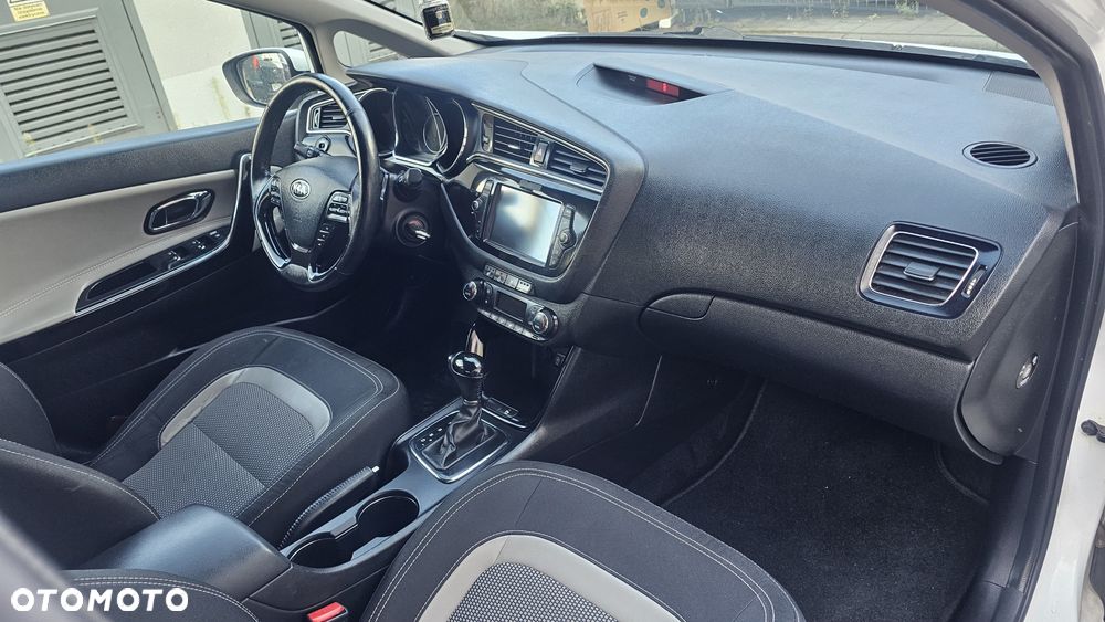 Kia Ceed - 14