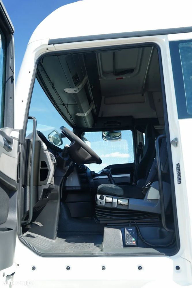 MAN TGX 18.440 / 6x2 / PLATFORMĂ - 6,3 M / HDS HIAB 422 E-6 HIDUO / CAPACITATE MAXIMĂ DE RIDICARE: 12.000 KG / EXTENSIE MAXIMĂ: 16,5 M / TELECOMANDĂ / - 25