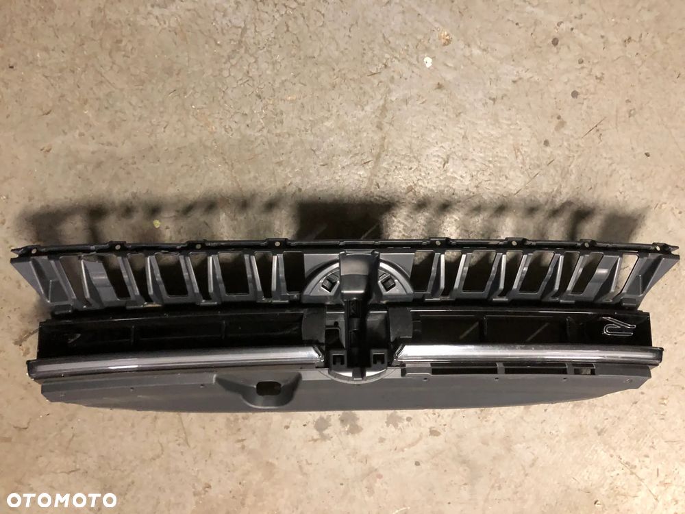 Grill atrapa LED VW PASSAT B9 3J R LINE - 1