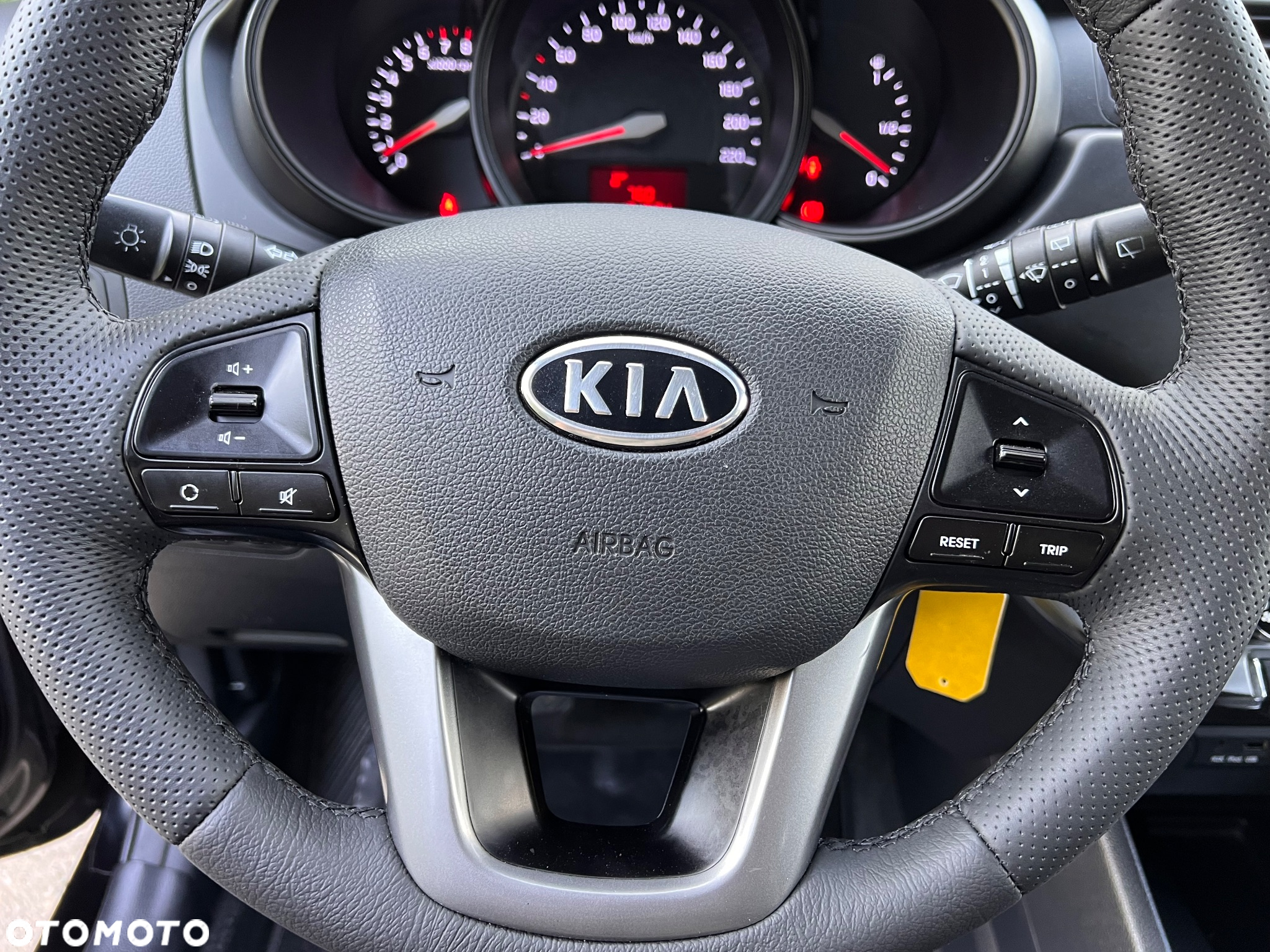 Kia Rio 1.4 L - 30