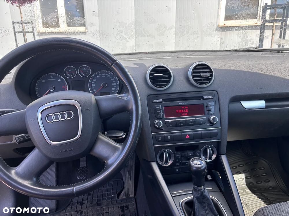 Audi A3 Sportback 1.6 TDI DPF Ambiente - 11