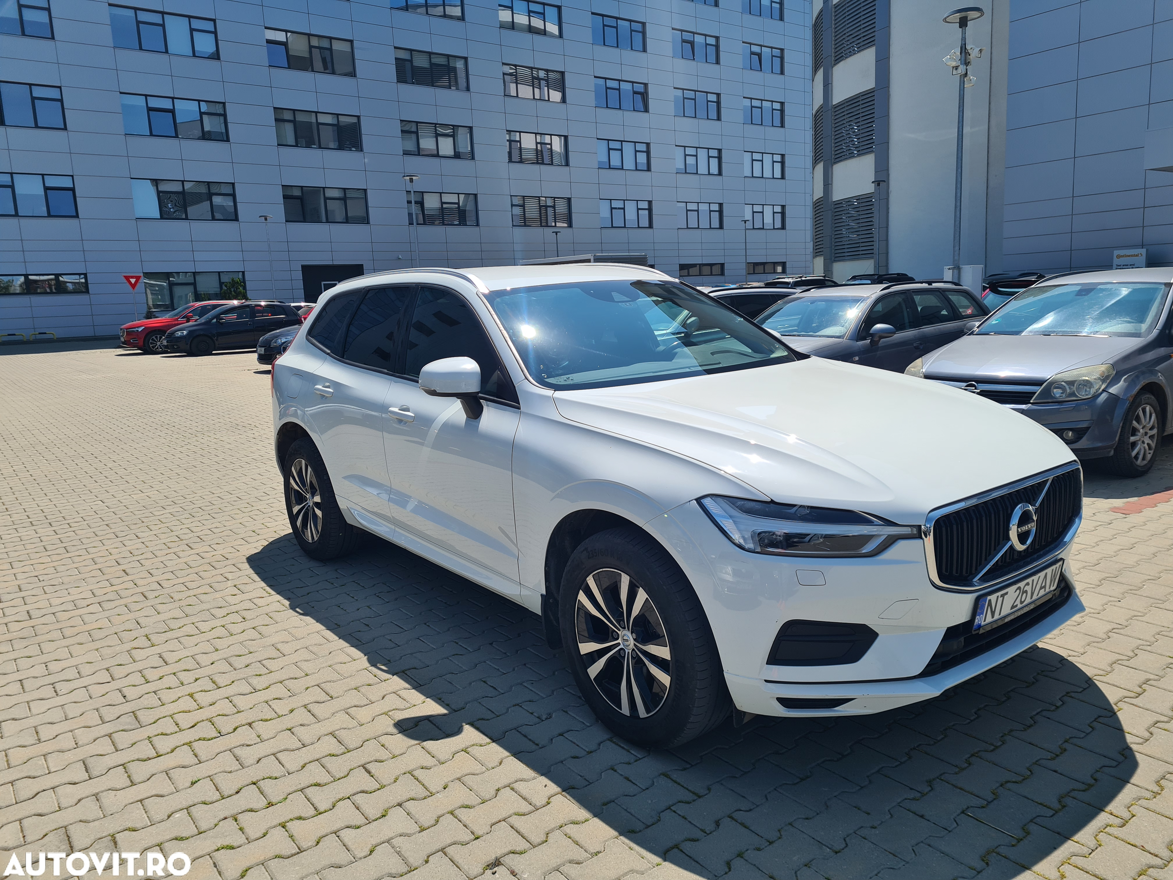 Volvo XC 60 B4 D AWD Geartronic Momentum - 3