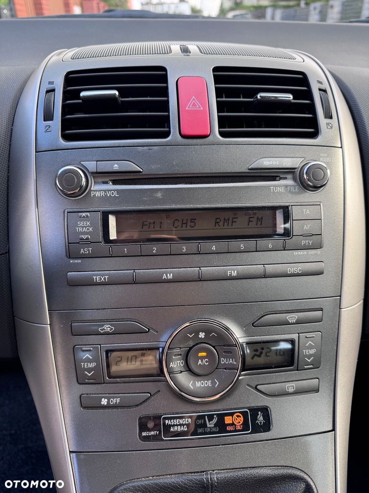 Toyota Auris 1.6 Executive - 8