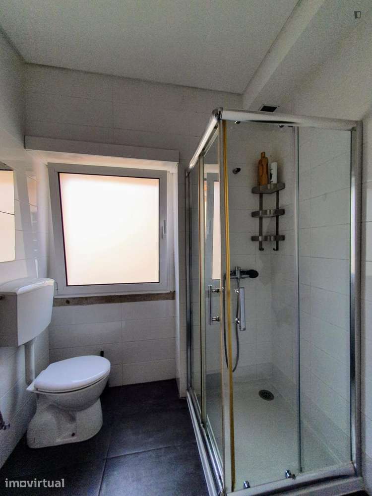 Quarto - localizado em Montes Claros Coimbra - Grande imagem: 2/25