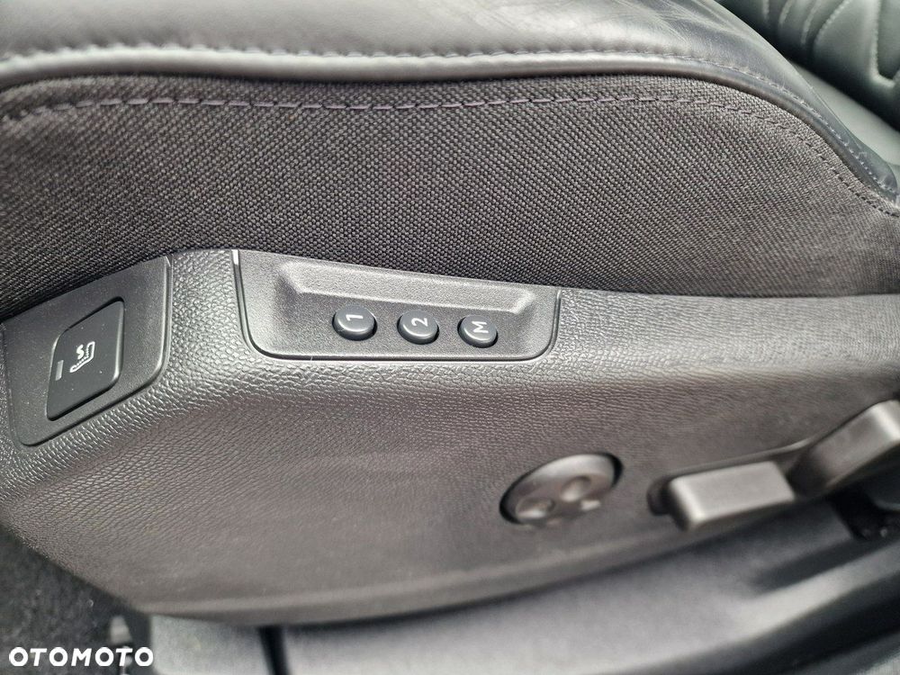 Peugeot 3008 1.6 PureTech Hybrid4 PHEV GT S&S EAT8 - 22
