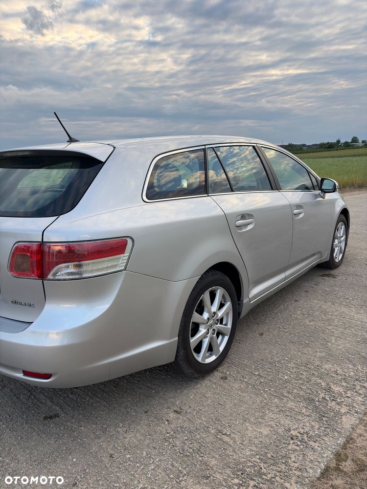 Toyota Avensis - 4