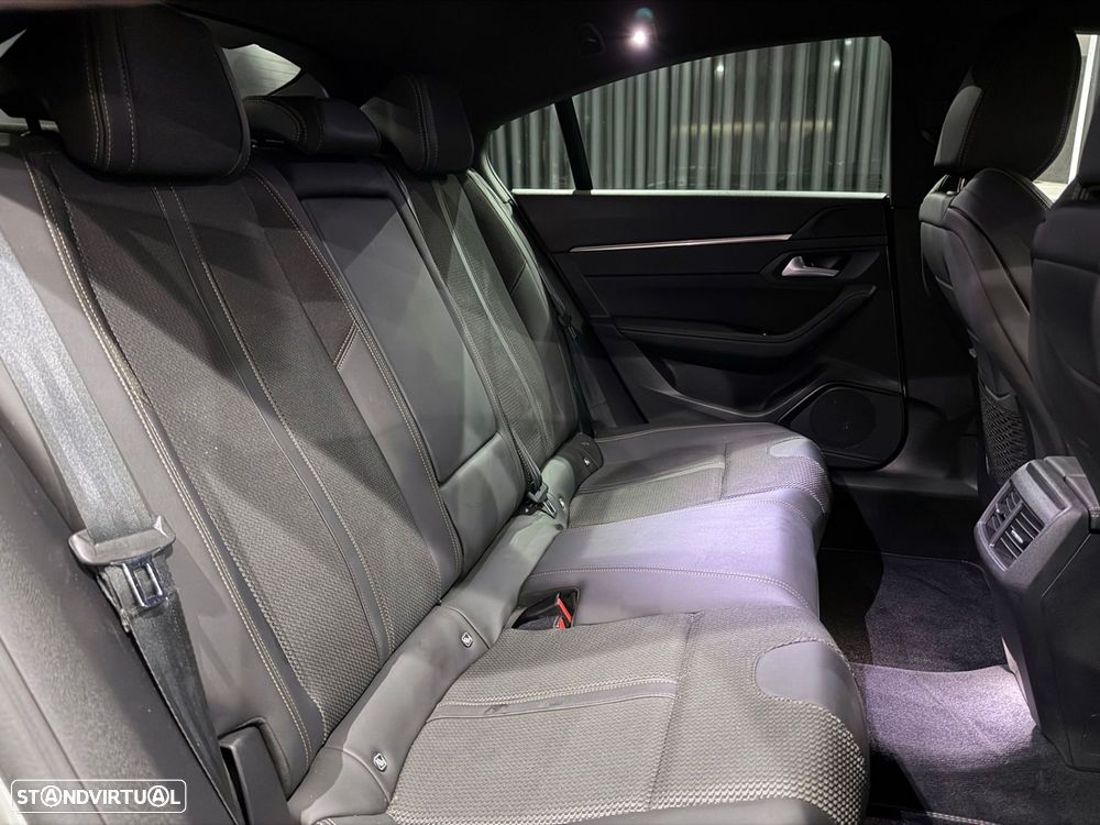 Peugeot 508 Plug-In Hybrid 225 e-EAT8 GT - 39