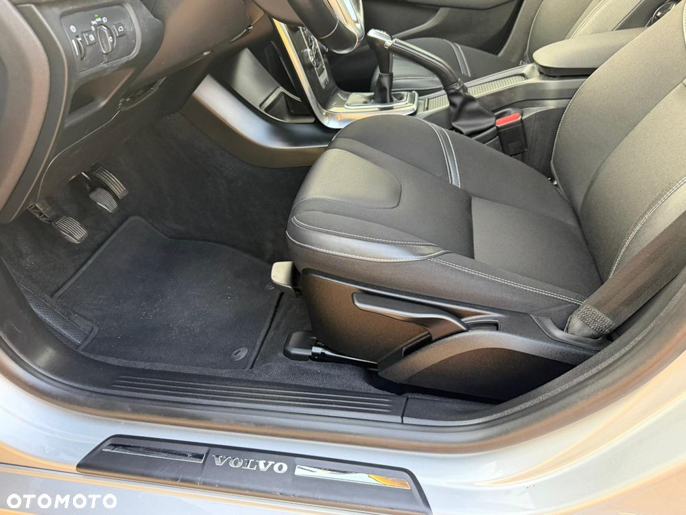 Volvo V40 D2 Drive-E Momentum - 34