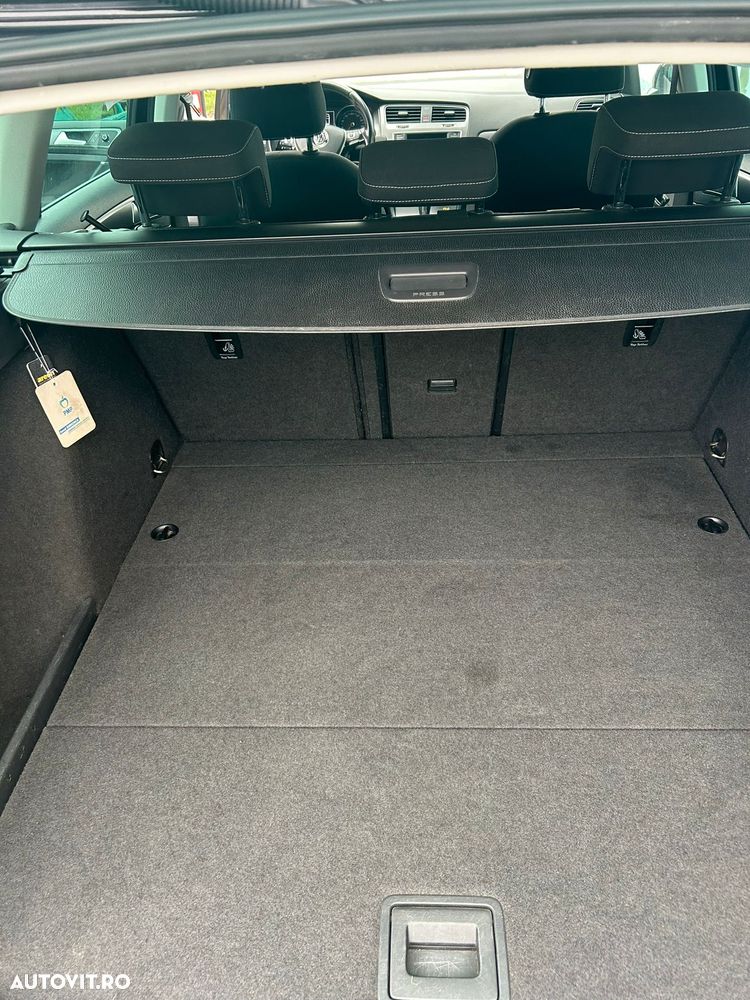 Volkswagen Golf - 10