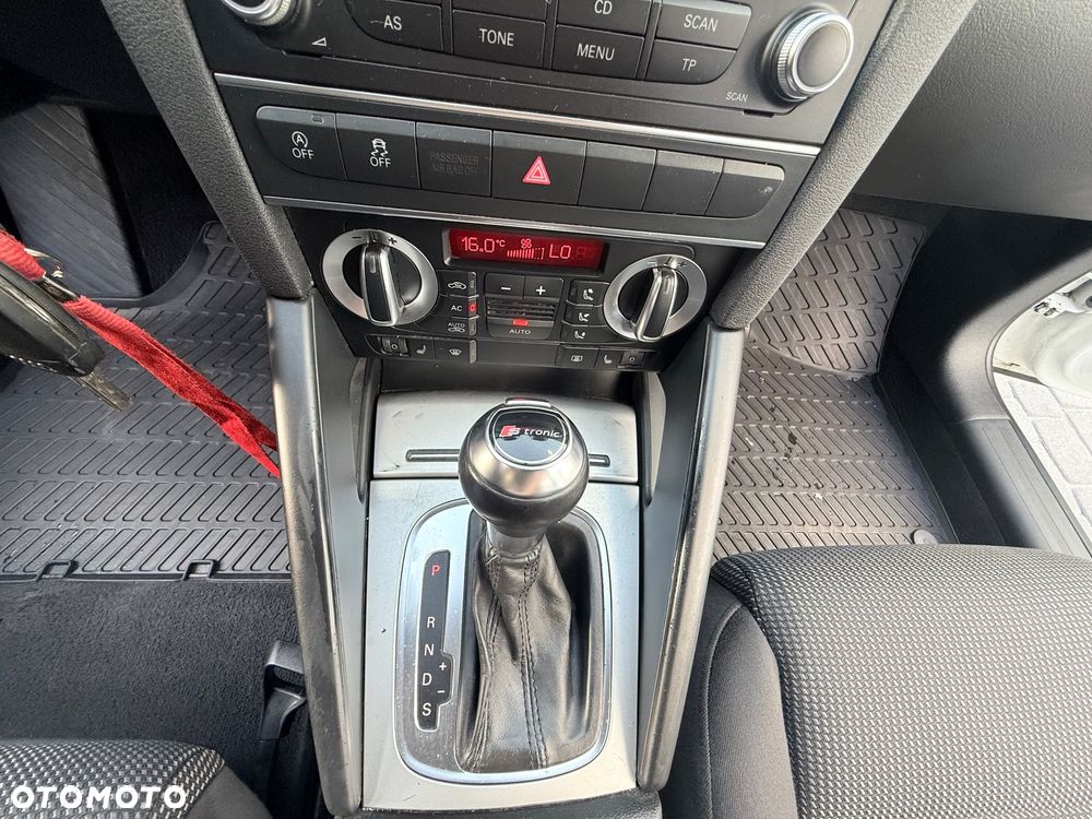 Audi A3 Sportback 1.6 TDI DPF S tronic S line Sportpaket - 24