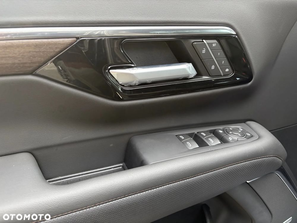 Chevrolet Suburban - 22