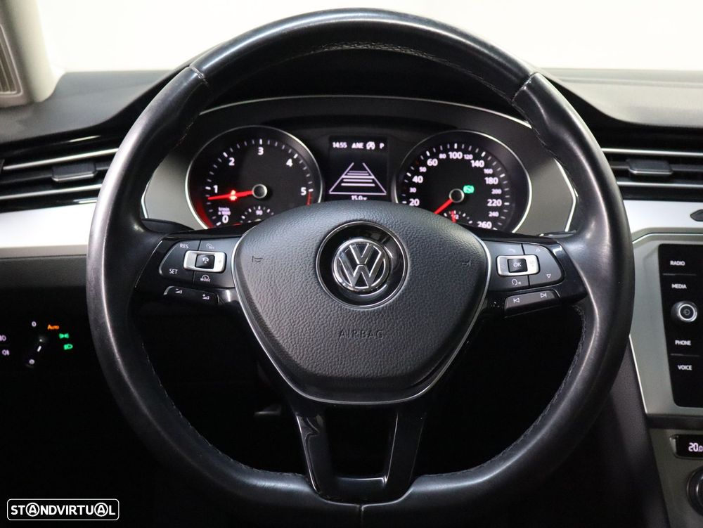 VW Passat Variant 2.0 TDi Confortline DSG - 9