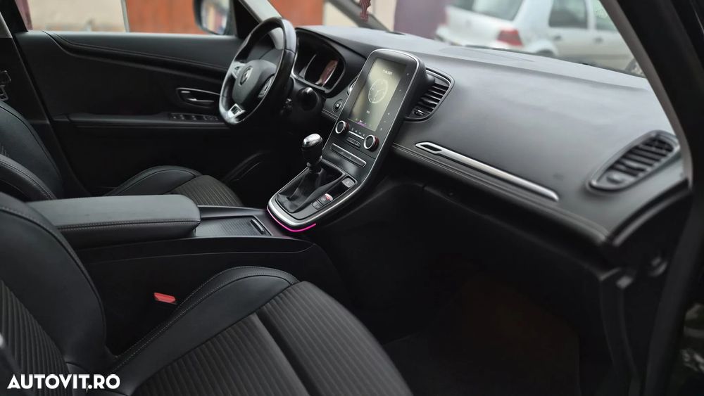 Renault Grand Scenic - 9