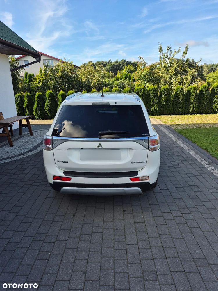 Mitsubishi Outlander 2.2 DI-D 4WD Plus - 4