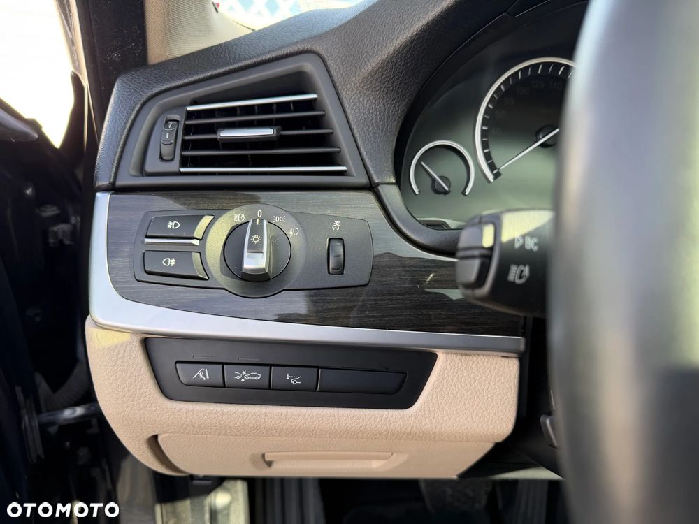 BMW Seria 5 525d - 11