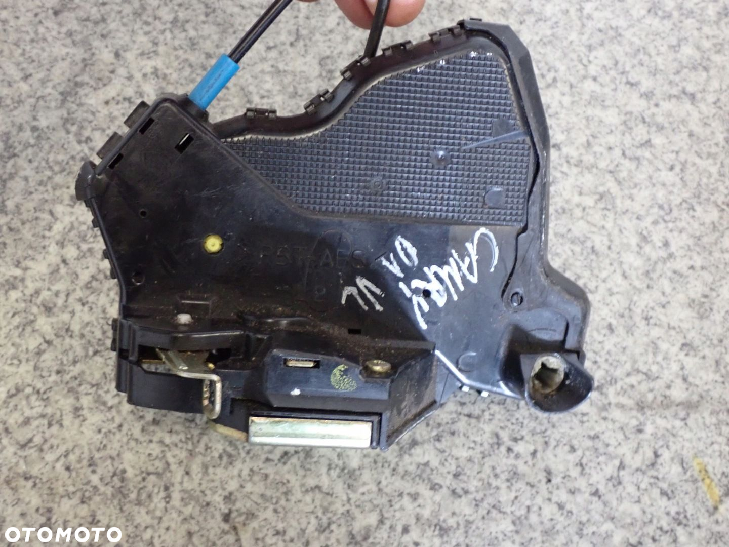 TOYOTA CAMRY 01-06 ZAMEK DRZWI PRZEDNI LEWY 6 PIN - 8