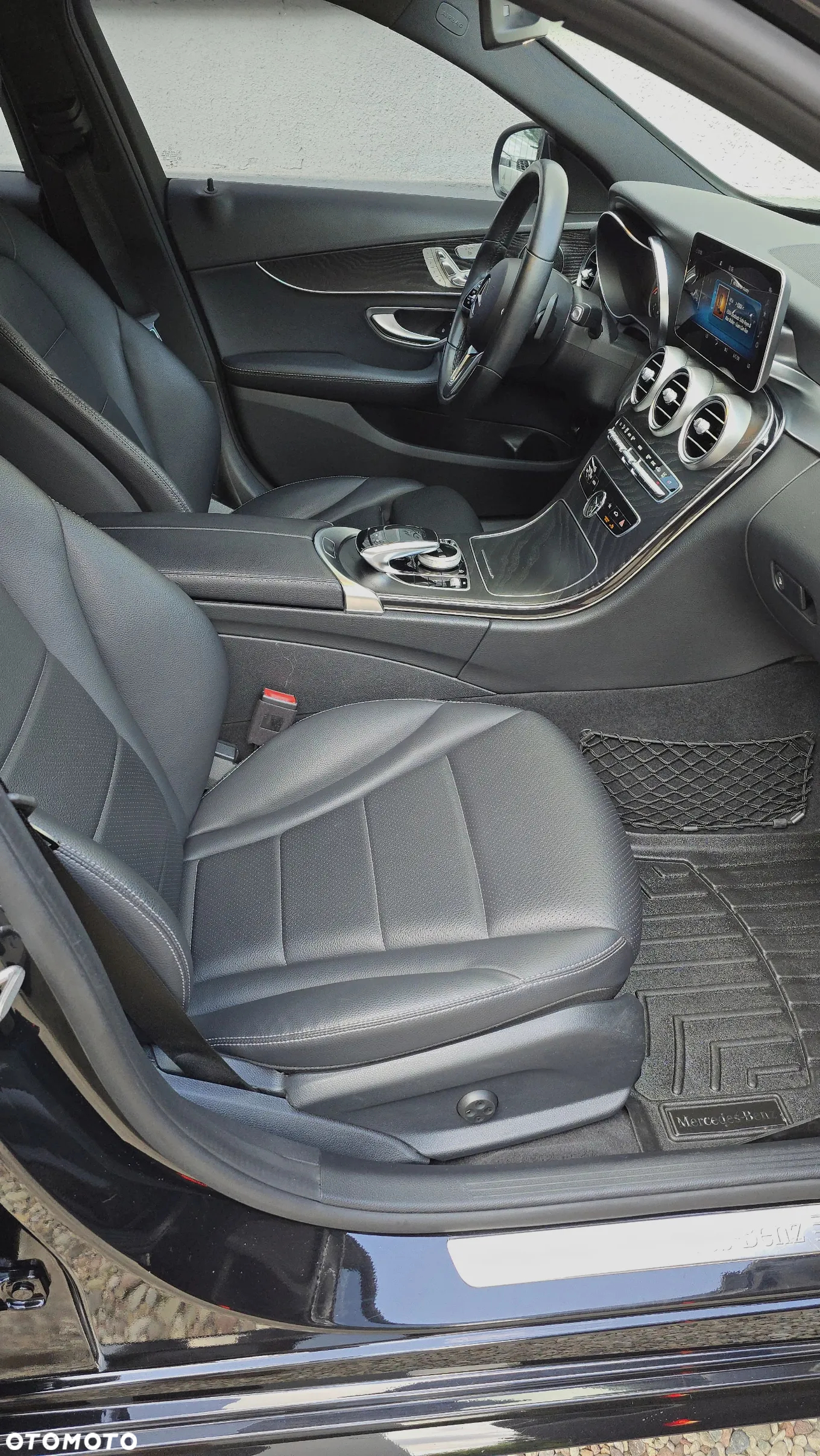 Mercedes-Benz Klasa C 300 9G-TRONIC AMG Line - 19