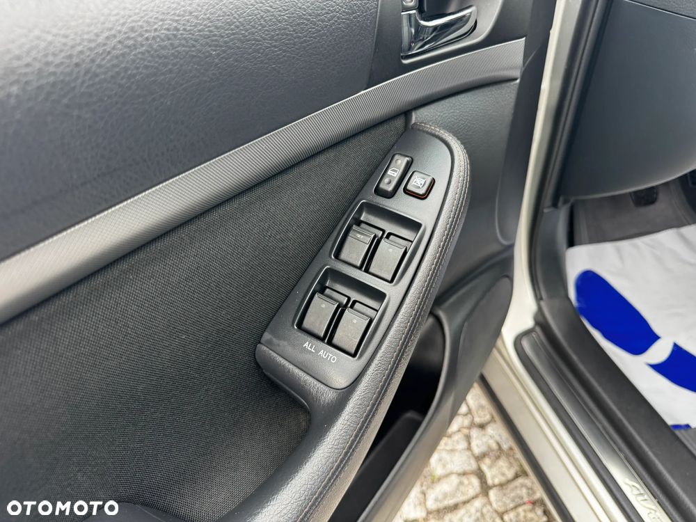 Toyota Avensis 1.8 VVT-i Executive - 28