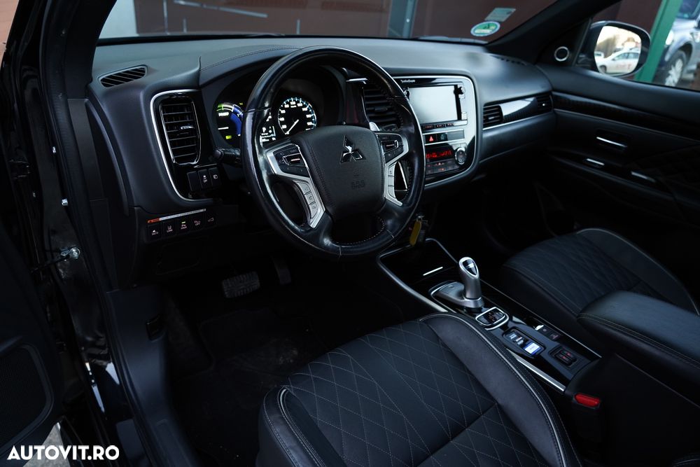 Mitsubishi Outlander PHEV 2.4 L 4X4 Instyle+ - 13