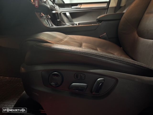 VW Touareg 3.0 TDI V6 Top Tiptronic - 12
