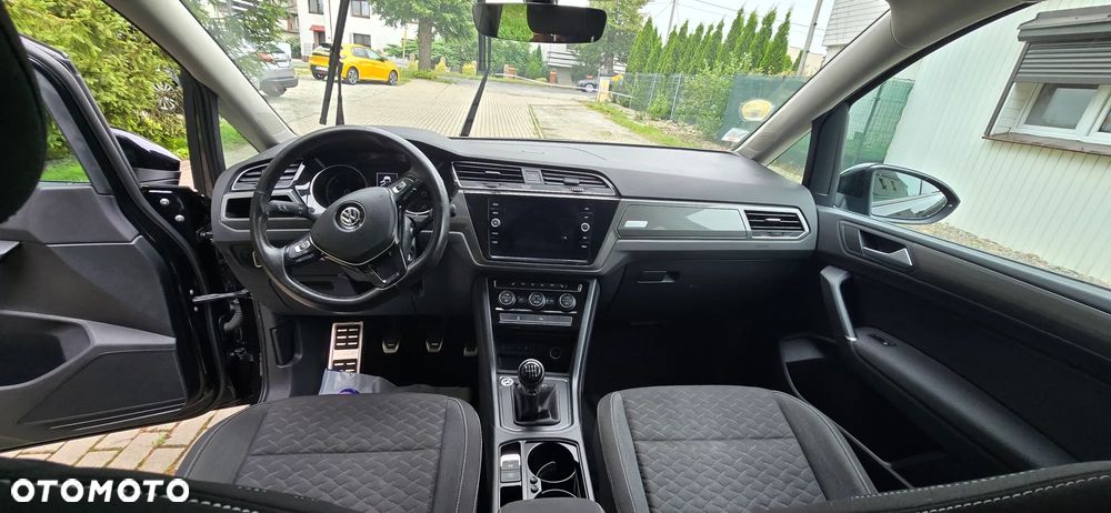 Volkswagen Touran - 17