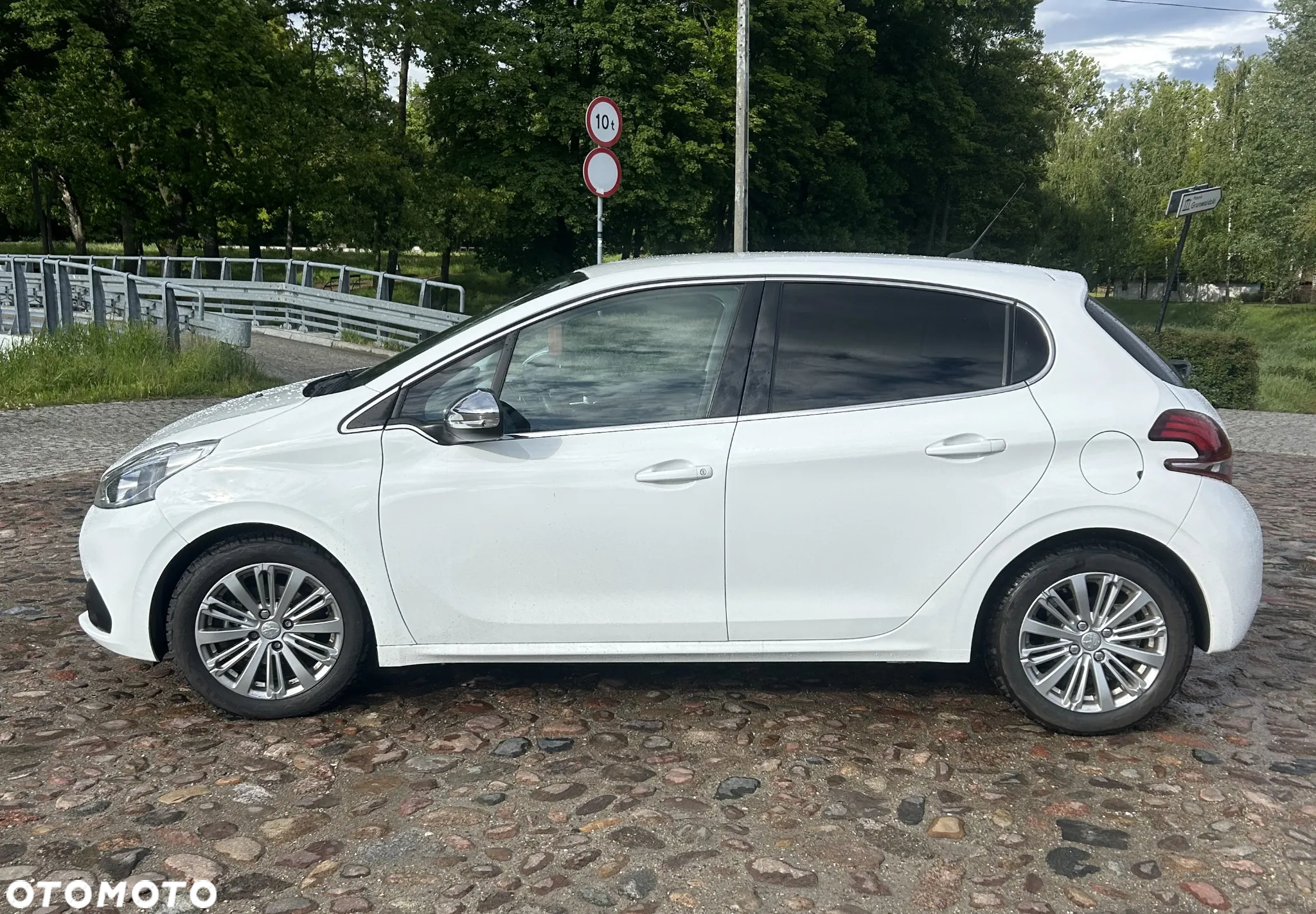 Peugeot 208 1.2 PureTech GPF Allure S&S EAT6 - 7