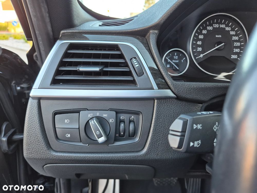 BMW Seria 3 330d Edition M Sport Shadow - 27