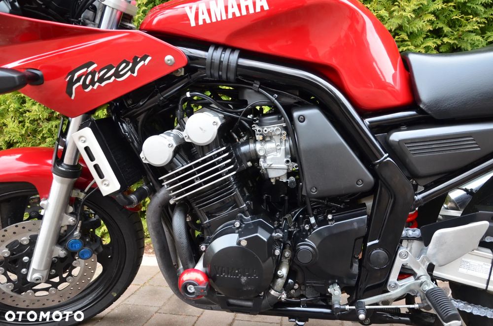 Yamaha FZS - 10
