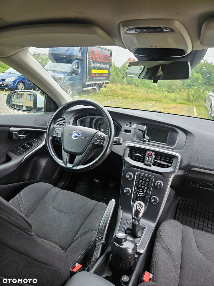Volvo V40 T3 Momentum - 6