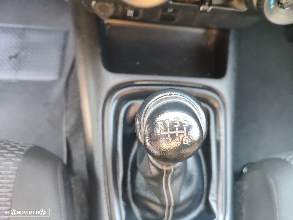 Toyota Hilux 2.4 D-4D 2WD CD CM - 14