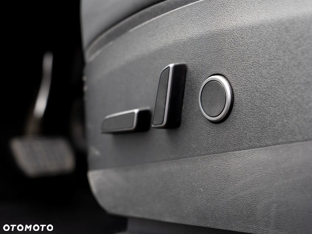 Tesla Y Long Range AWD - 21