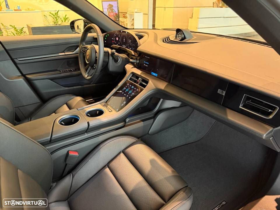 Porsche Taycan Cross Turismo 4S - 21