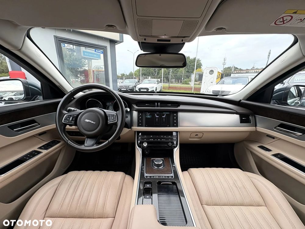 Jaguar XF 2.0 i4D Portfolio - 24