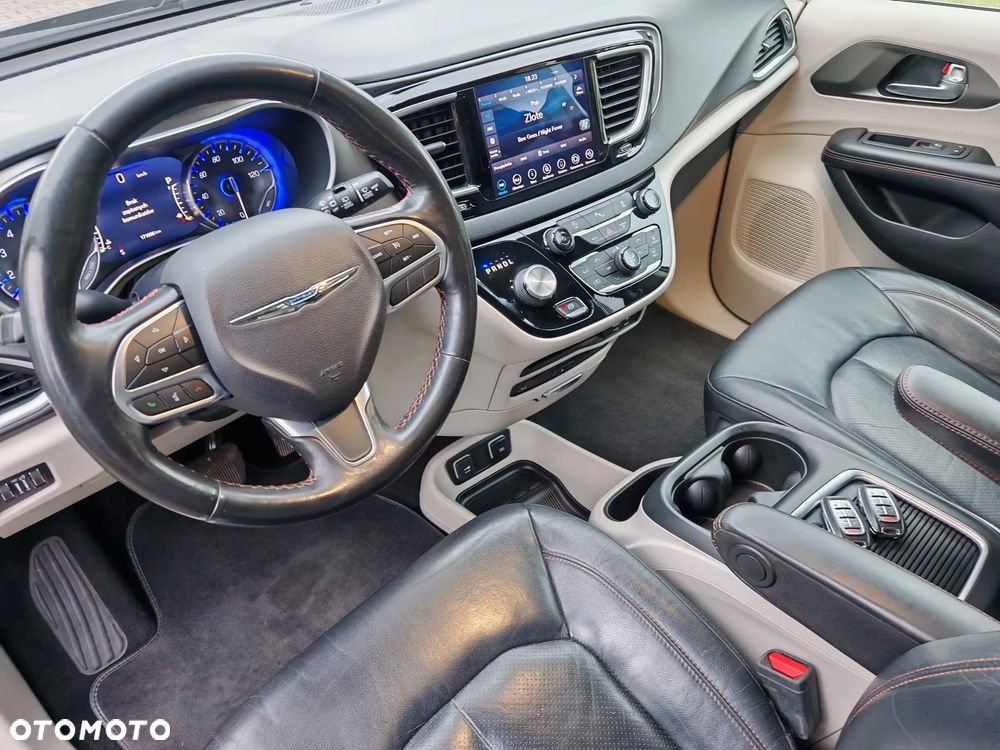 Chrysler Pacifica - 8