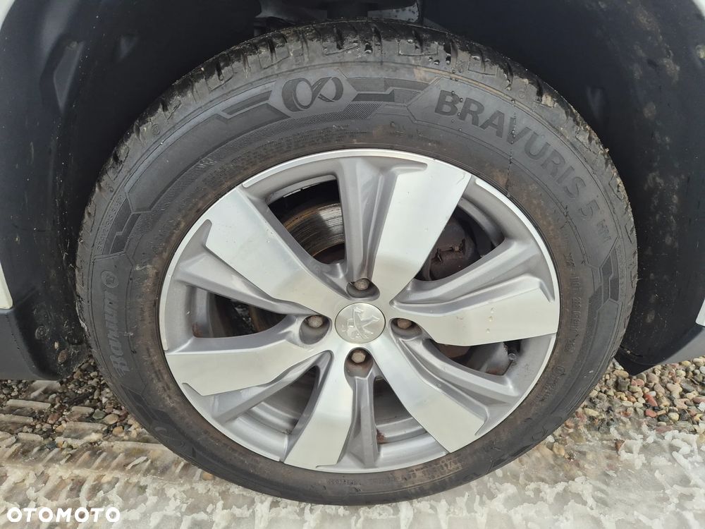 Peugeot 2008 1.6 BlueHDi Allure S&S - 29