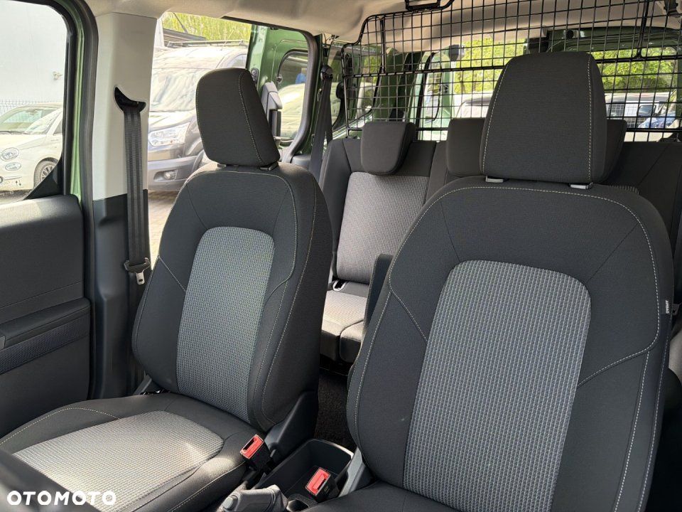 Ford Transit Courier - 12