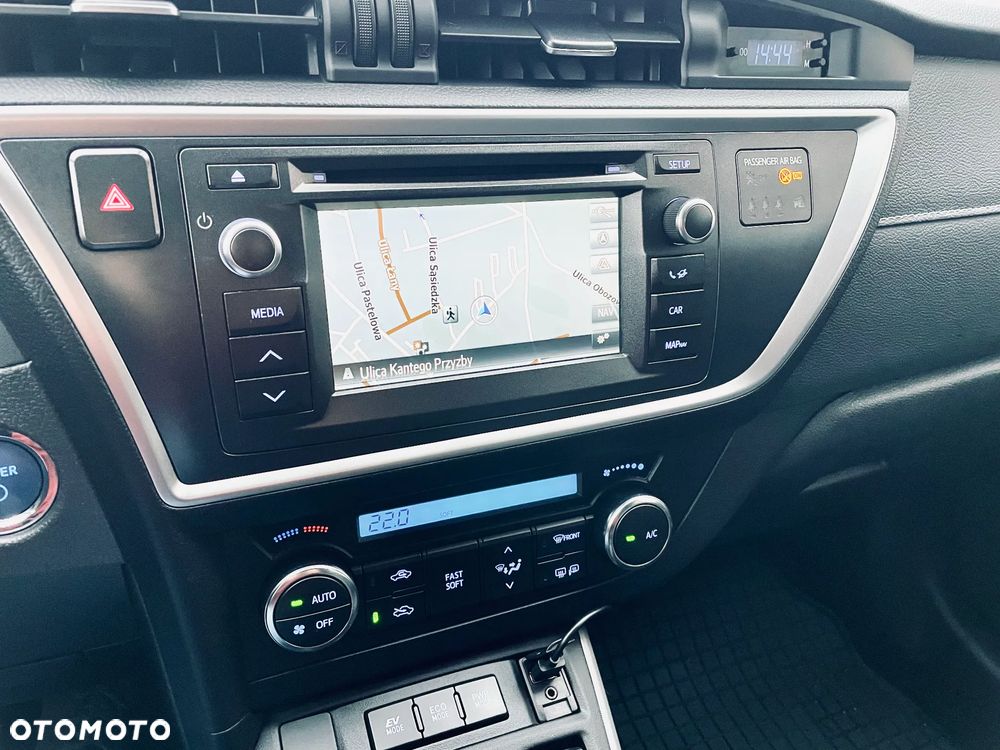 Toyota Auris 1.8 HSD Prestige - 11