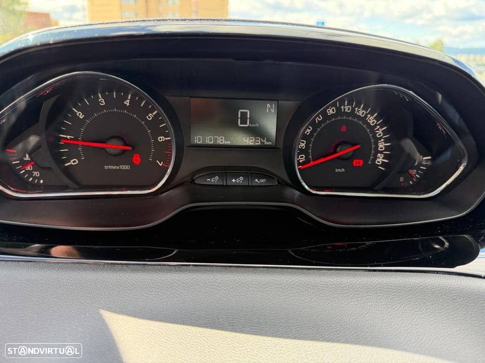 Peugeot 208 - 10