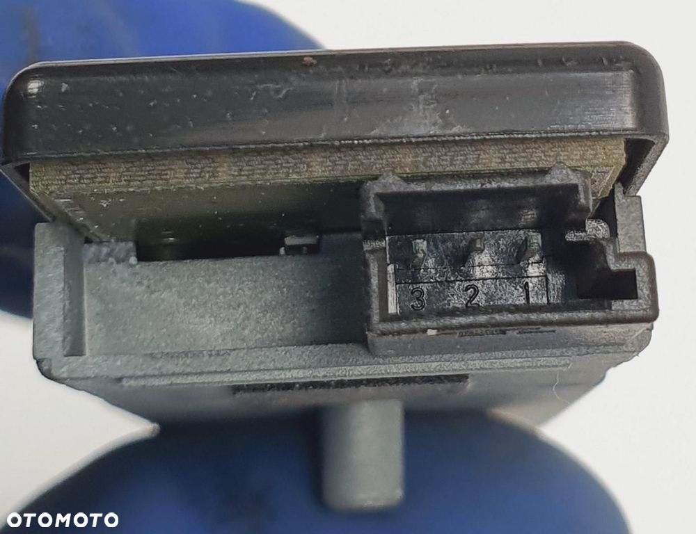 WZMACNIACZ ANTENY MERCEDES W212 A2128202289 - 3