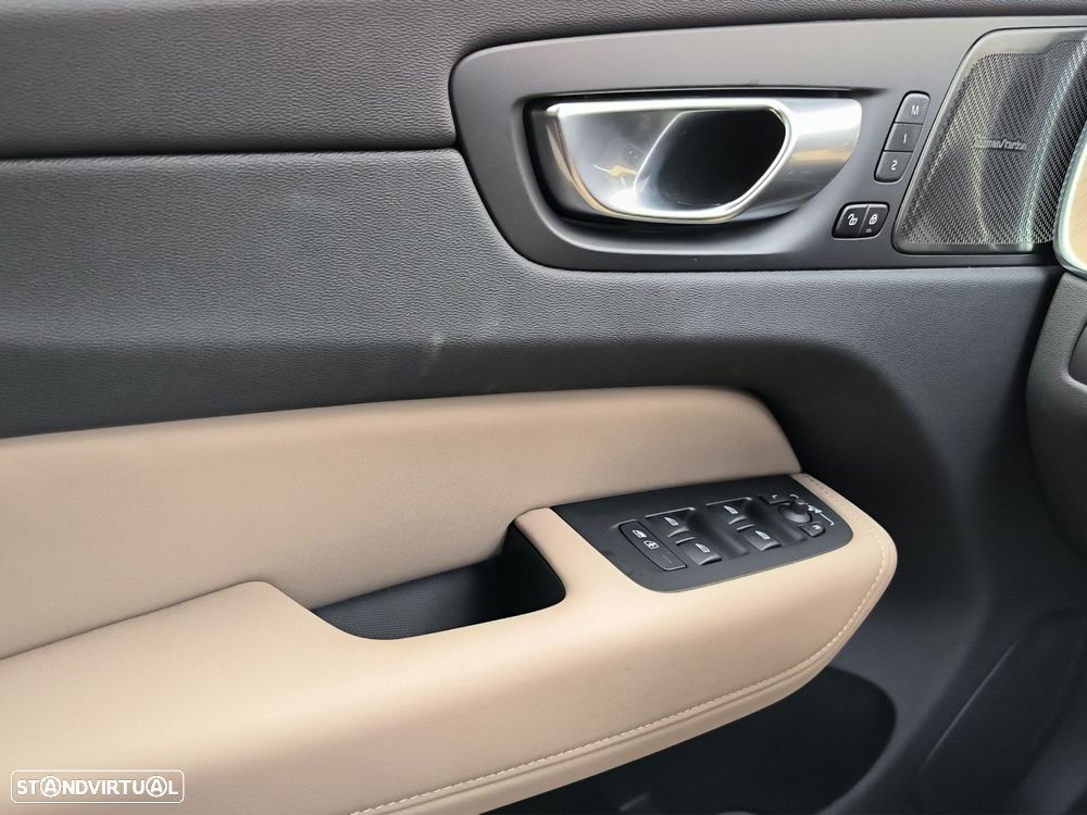 Volvo XC 60 2.0 T6 PHEV Plus Dark - 18