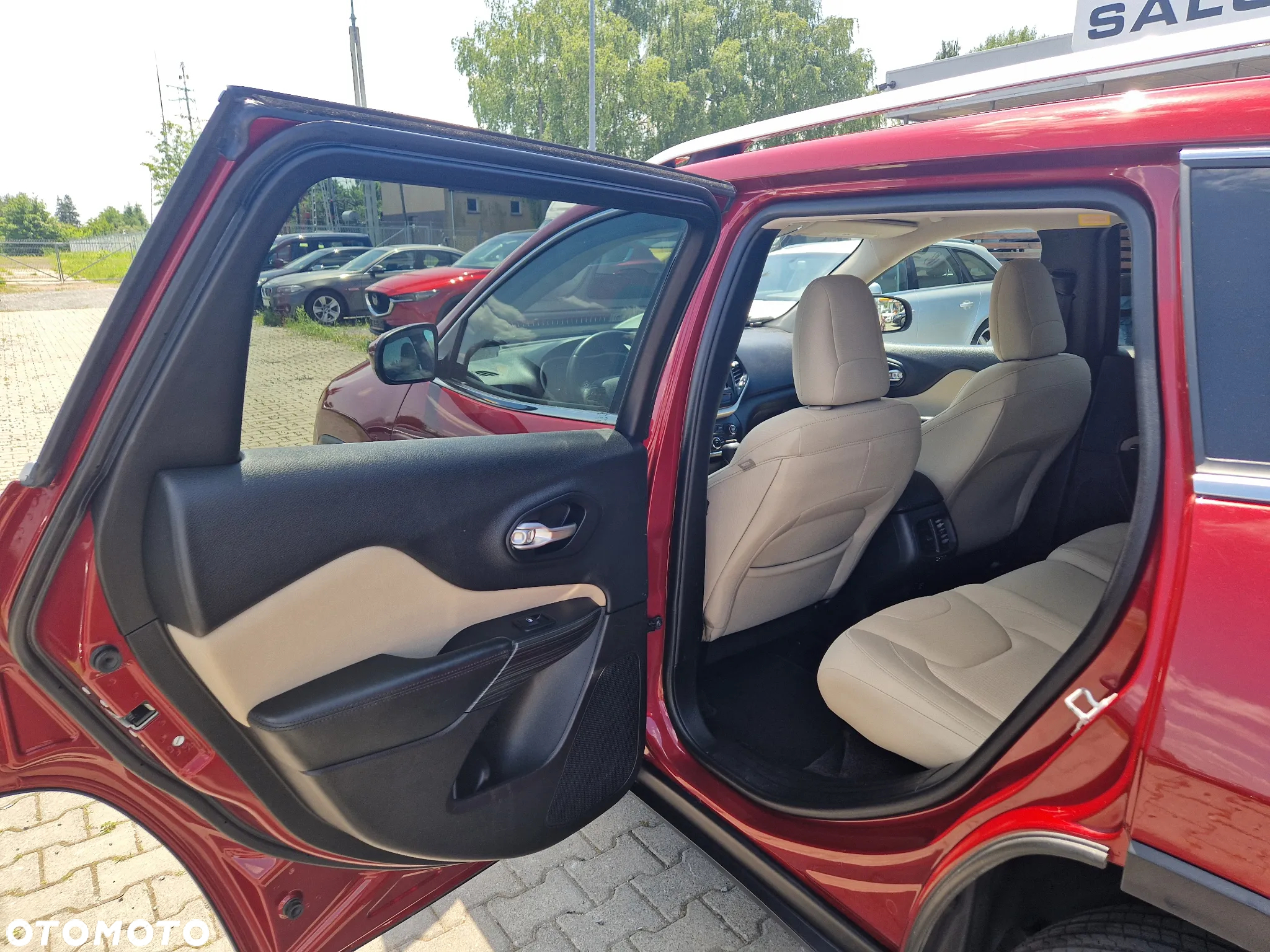 Jeep Cherokee - 20
