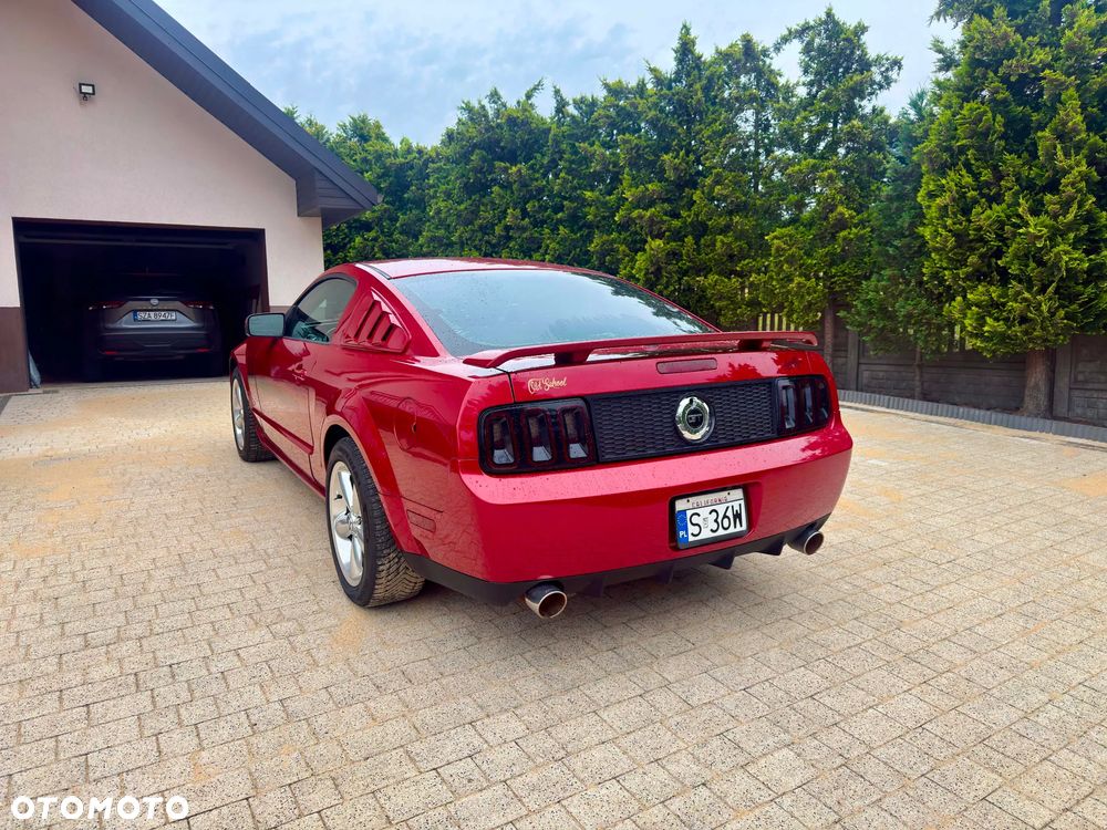 Ford Mustang - 4