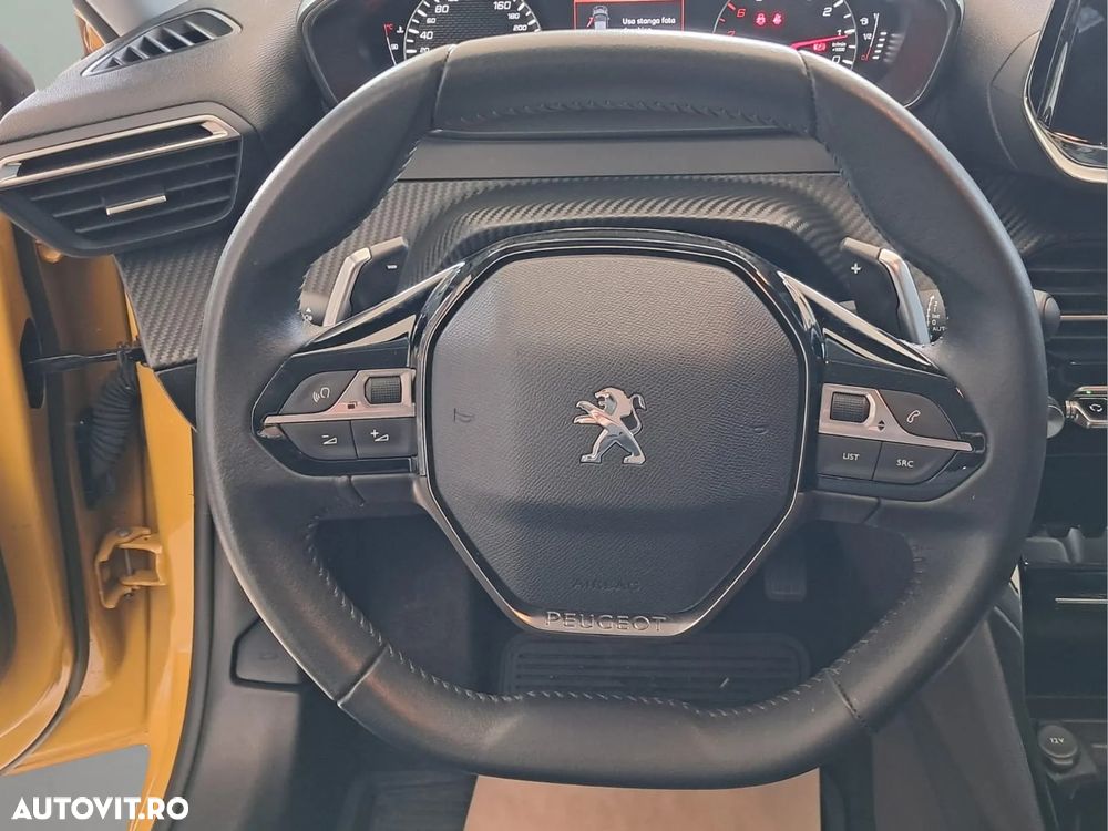 Peugeot 208 1.2 L PureTech STT EAT8 Allure - 13