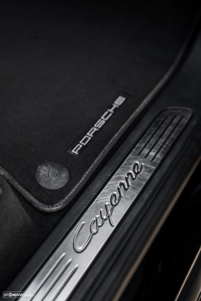 Porsche Cayenne Platinum Edition - 30