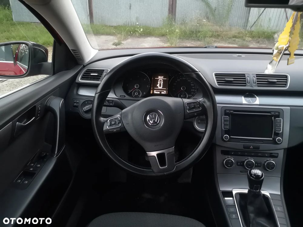 Volkswagen Passat - 14