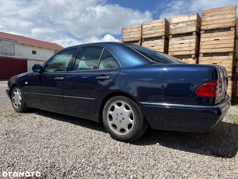 Mercedes-Benz Klasa E 200 - 2