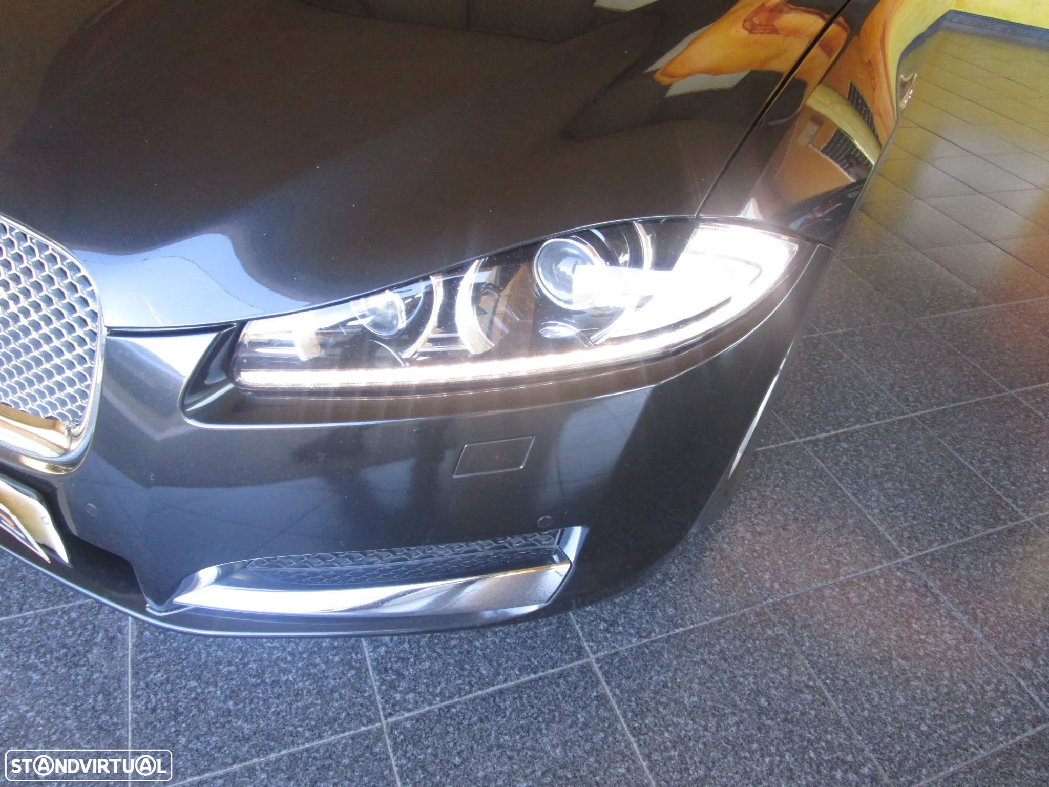 Jaguar XF 2.2 D R-Sport - 24